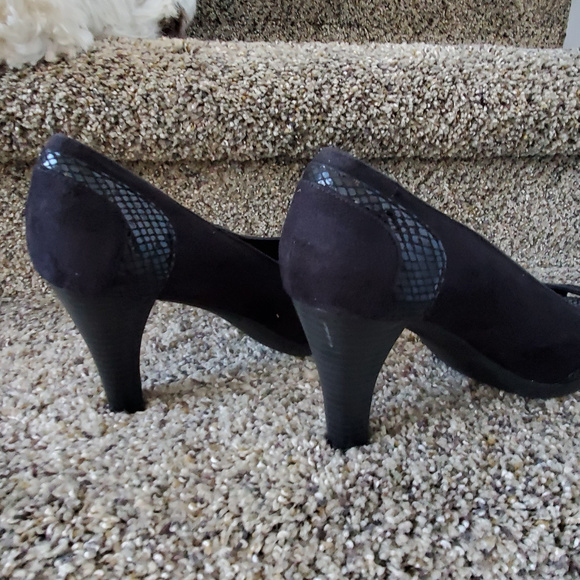 Apostrophe Black Open-toe Heels - Picture 2 of 8